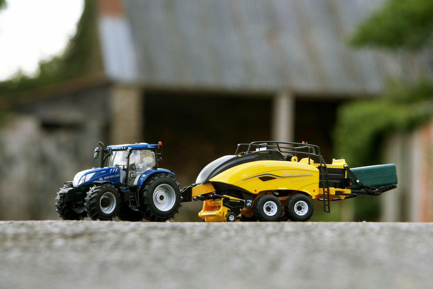 NEW HOLLAND BIG SQUARE BALER PLUS