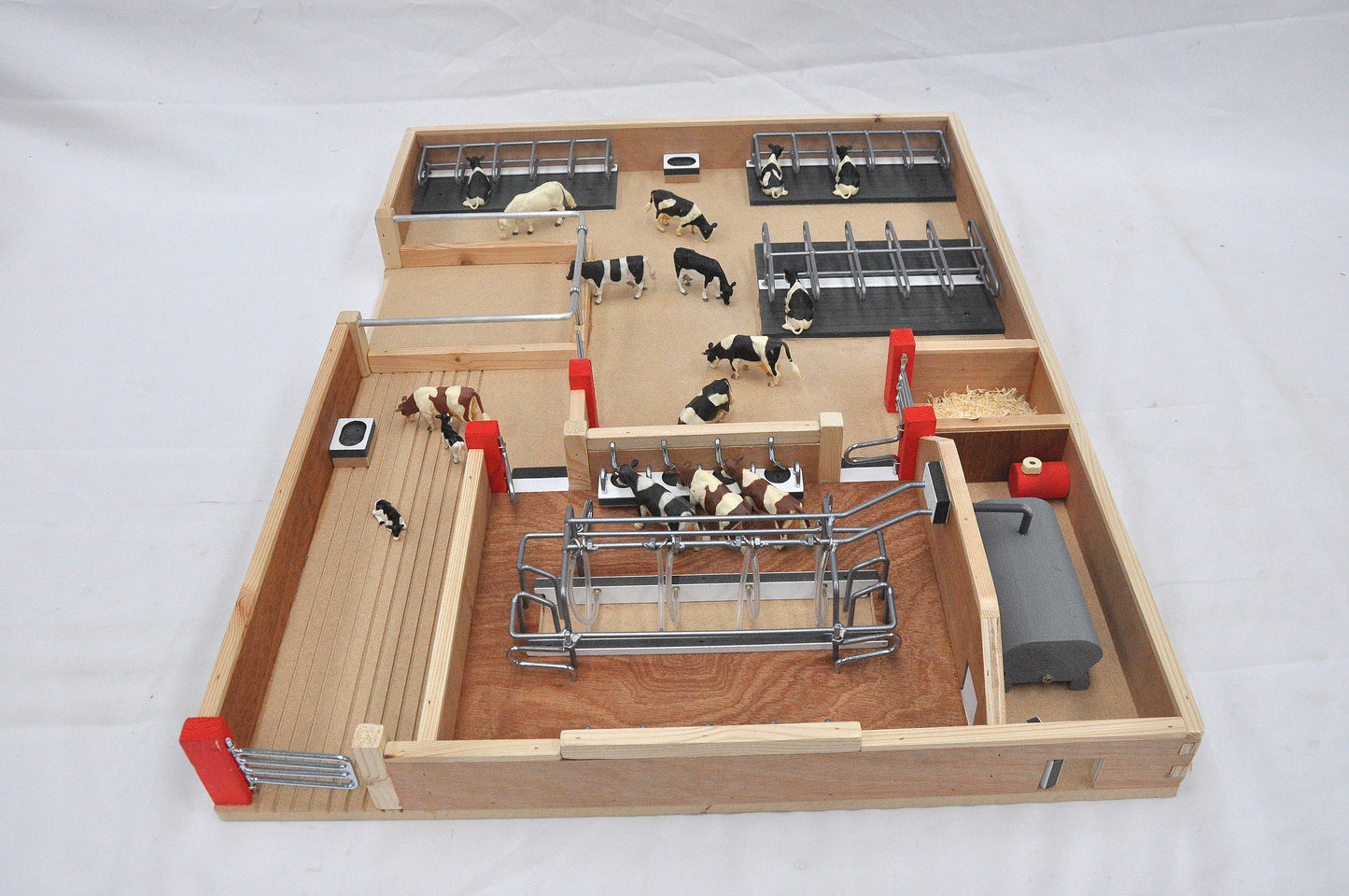 MILLWOOD CRAFTS - MILKING PARLOUR