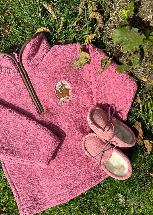 BERBER FLEECE WITH PONY EMBROIDERY- DUSKY PINK