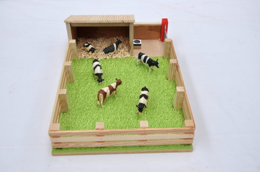 MILLWOOD CRAFTS - CALF HOUSE WITH FIELD